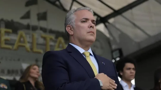 Duque se dejó ver con nuevo look