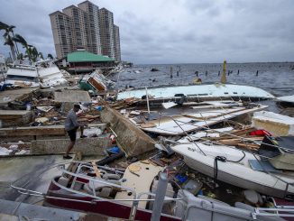 Calles inundadas y cuantiosas pérdidas materiales por paso de huracán Iota en Florida.