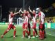 James celebra con compañeros del Olympiacos.