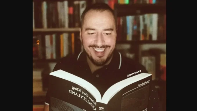 Julián con su club de lectura busca libros para buenas causas