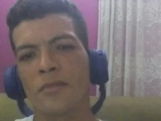 El hombre iba en una moto por una calle del barrio La Cruz cuando fue baleado.