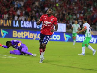 Diber Cambindo celebra.