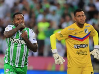 Dorlan Pabón celebra el gol que le anotó al Cali.