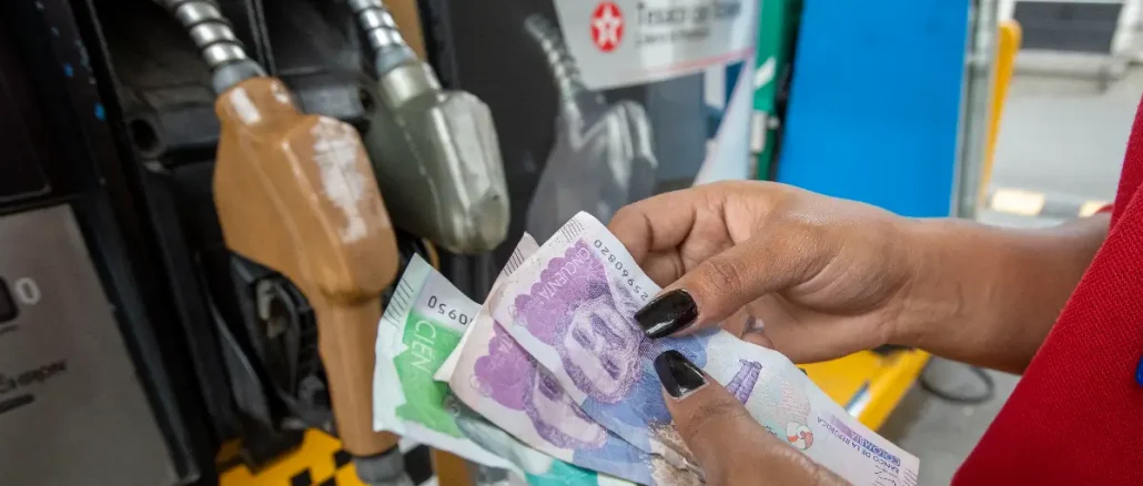 El bono de compensación de gasolina para taxistas será girado a final de mes con una tarifa que establecerá el gobierno