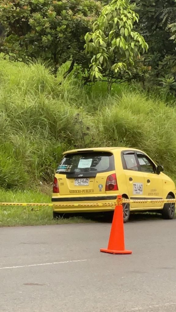 El conductor del taxi perdió la vida inmediatamente.