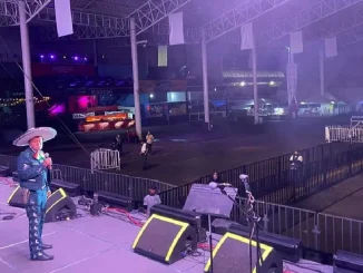Adulto mayor dio un concierto y nadie asistió