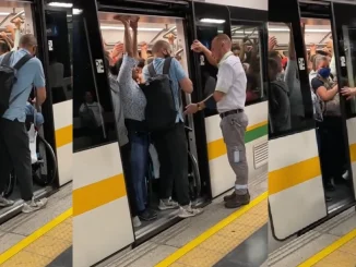 Mujer con movilidad reducida se tuvo que bajar del Metro