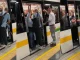 Mujer con movilidad reducida se tuvo que bajar del Metro