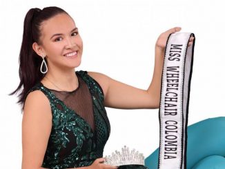La mujer de 25 años estudia publicidad