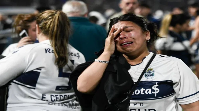 El pánico se apoderó de los asistentes al juego.