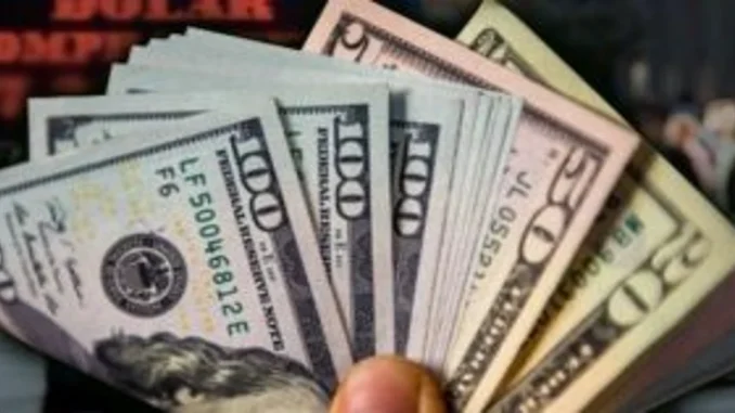 Las proyecciones dicen que el dólar seguirá subiendo lo que resta de este año.