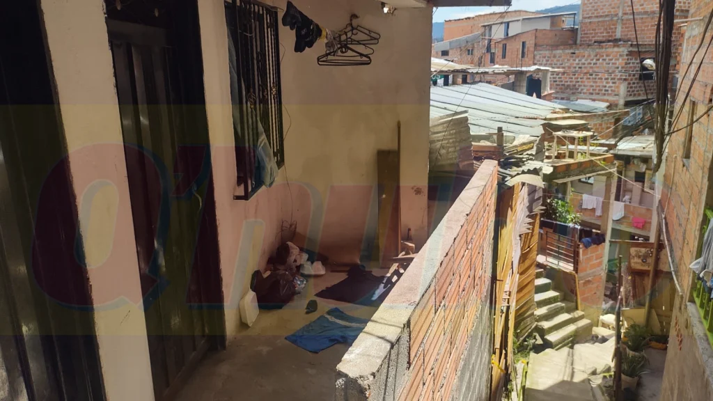 La vivienda se encuentra en medio de un callejón del barrio El Socorro.