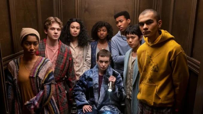 El club de la medianoche tiene lugar en un misterioso hospicio en medio de la nada.