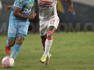 Duelo en el partido Jaguares vs. Santa Fe.