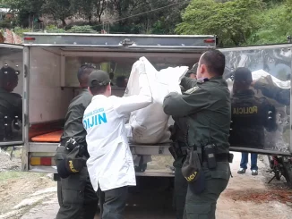 Autoridades investigan si el crimen ocurrió por un cable de parabólica.