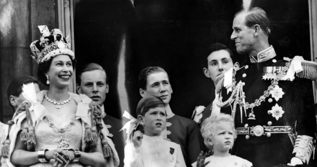 La reina Isabel II en su coronación en 1952. /FOTO: SHUTTERSTOCK