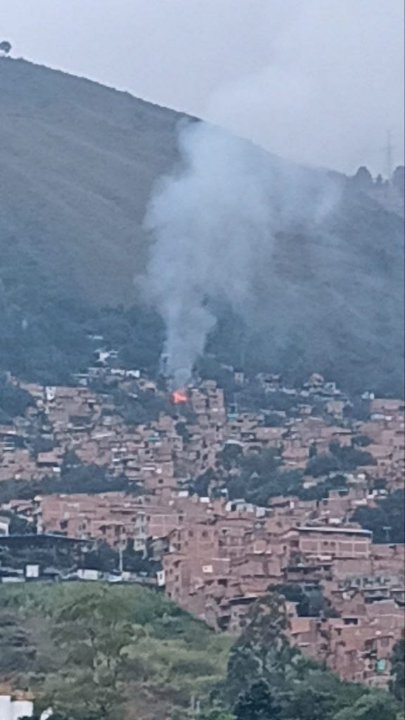 Incendio en barrio Santa Rita de Bello