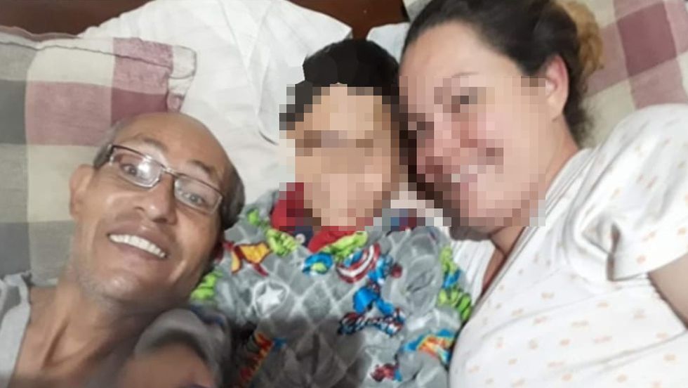 Gabriel Enrique González con el niño y su ex esposa. /FOTOS: TOMADAS DE LA WEB 
