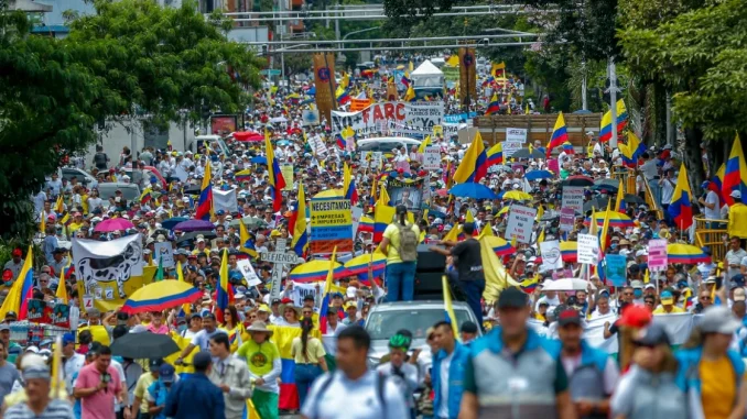 Segunda marcha contra Gobierno de Petro en Medellín también fue masiva