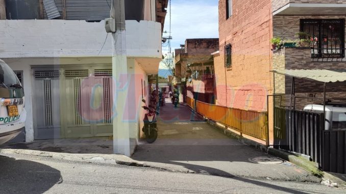El hombre se encontraba esperando a que le entregaran el carro, cuando le dispararon en varias ocasiones.