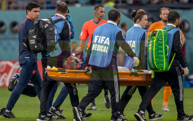 El delantero Enner Valencia sale en camilla del juego contra Países Bajos. / FOTO: / FOTO: JUAN ANTONIO SÁNCHEZ - COLABORADOR ESPECIAL.
