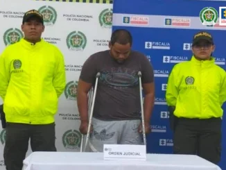 Dos hombres robaron el banco.