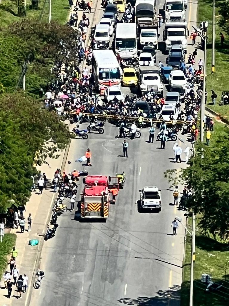 La autopista Norte en Bello tuvo que ser cerrada.