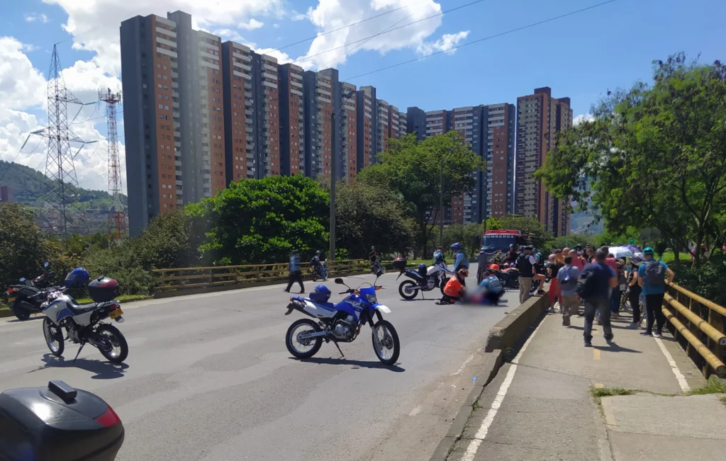 En Bello tuvieron que cerrar la vía.