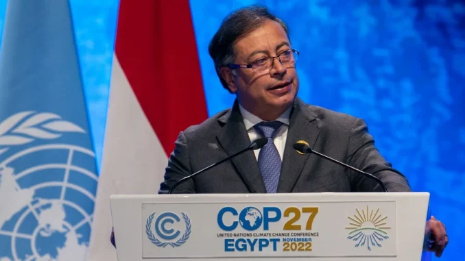 El presidente Gustavo Petro viajó junto a una delegación de 200 personas a Egipto para participar de la COP 27.