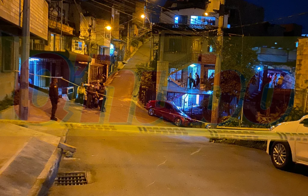 En el barrio Metropolitano de la comuna 13, fue baleado un joven.