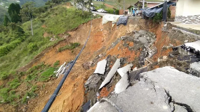 Deslizamiento-en-la-vereda-El-Patio-de-San-Cristobal