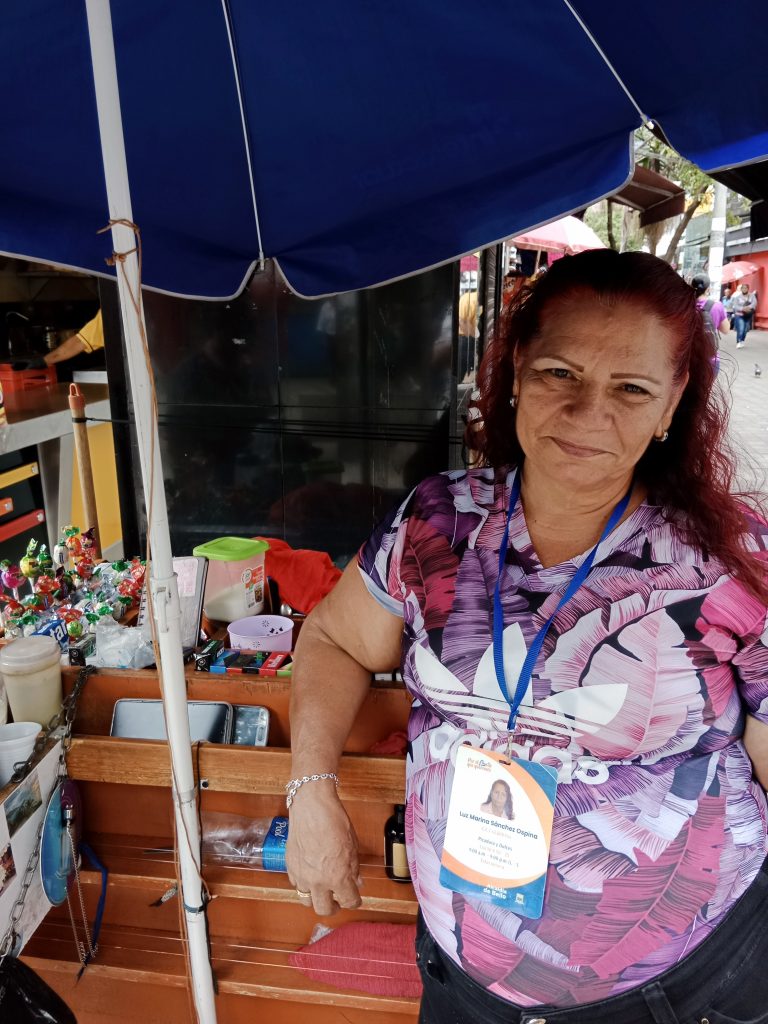 Vendedores informales en Bello