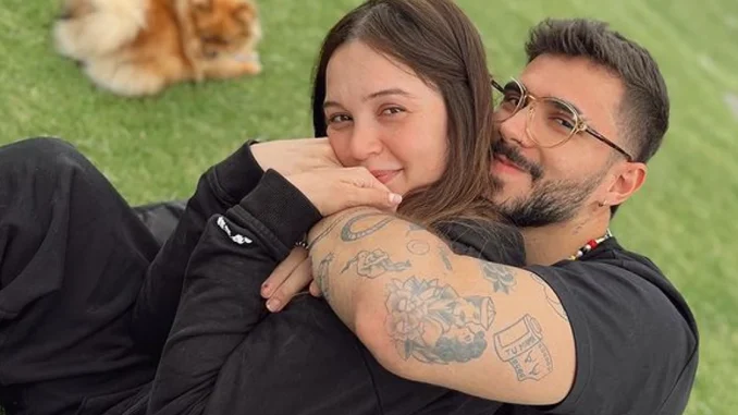 El cantante y la actriz terminaron su relación hace unos meses, y desde entonces se han mandado indirectas por redes sociales.