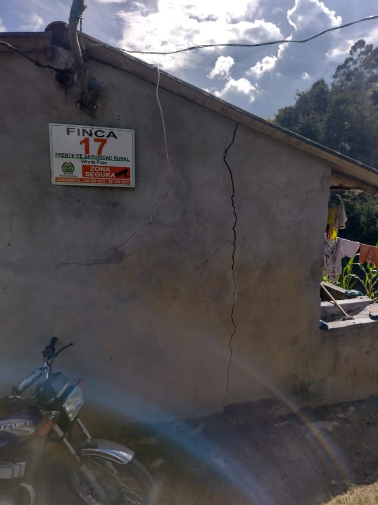 Algunas viviendas ubicadas en la vía Marinilla - El Peñol sufrieron averías.