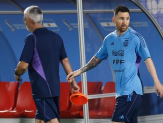 Lionel Messi en entrenamiento de Argentina en Catar.