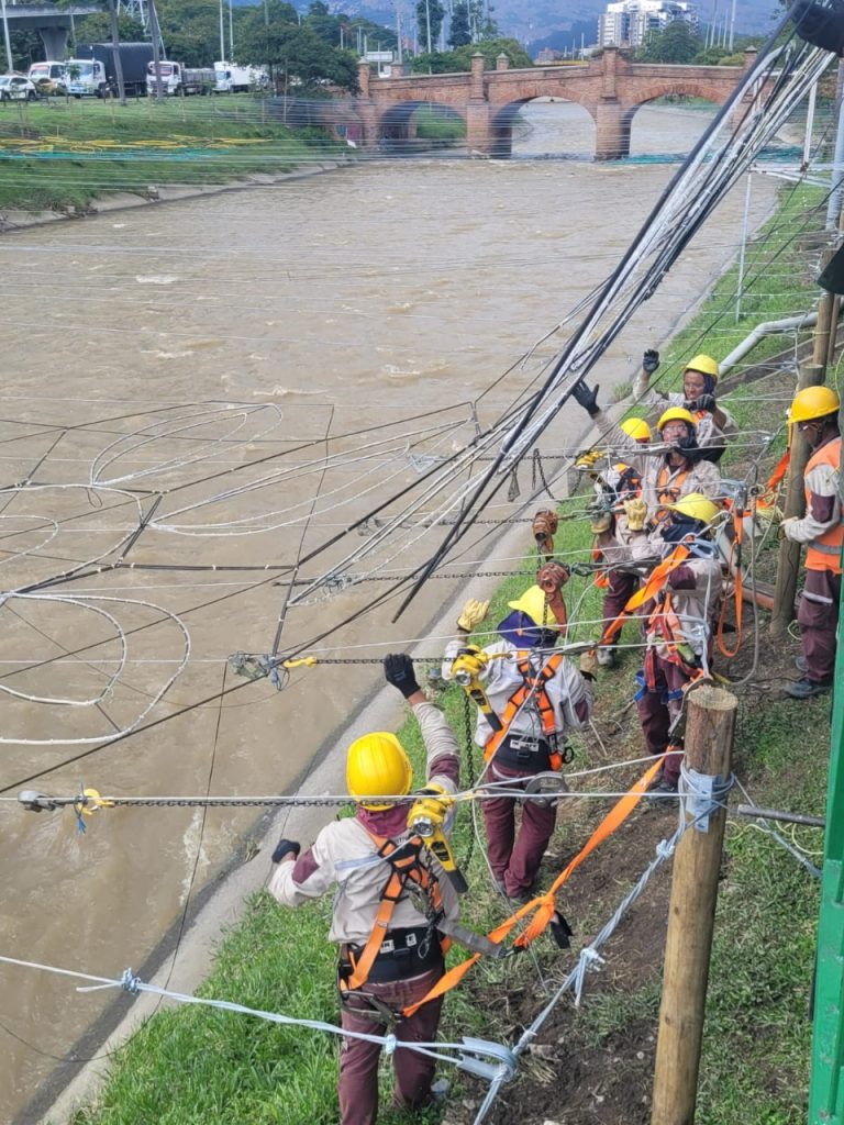 Alumbrados navideños en el río Medellín