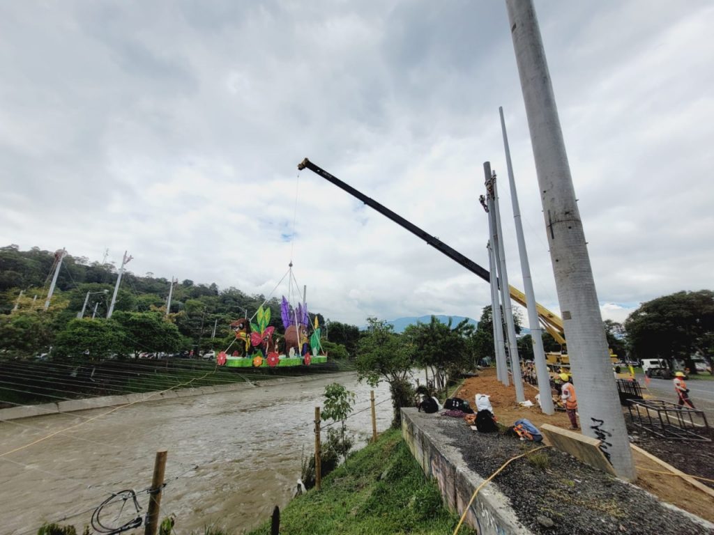 Alumbrados navideños en el río Medellín