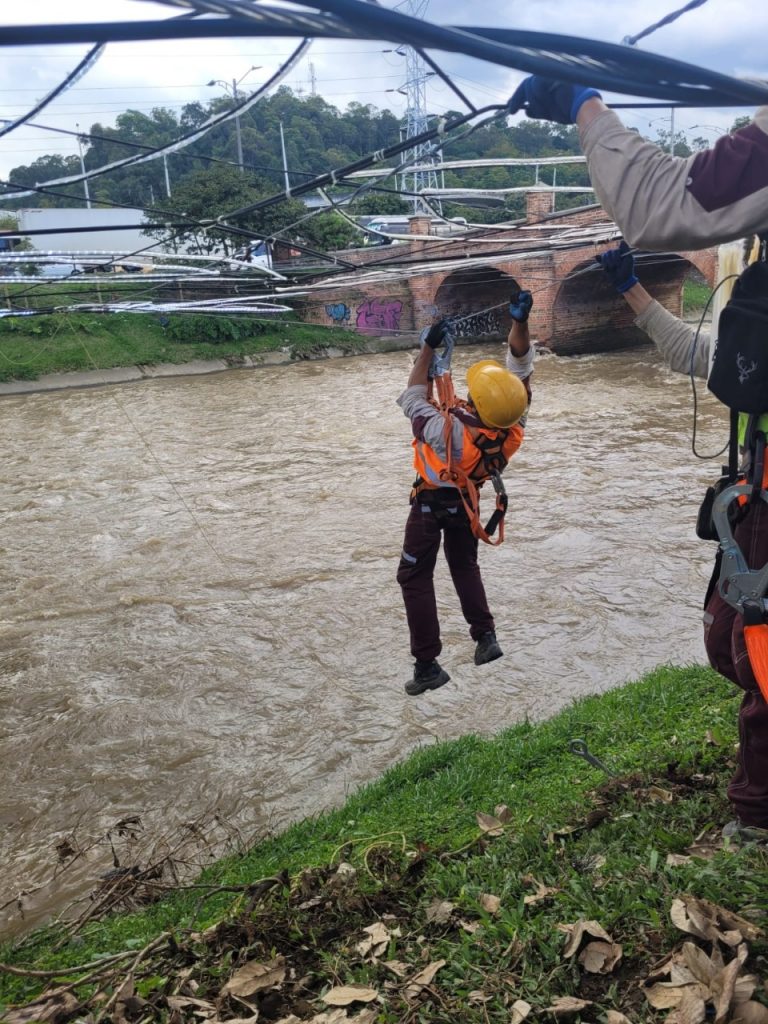 Alumbrados navideños en el río Medellín