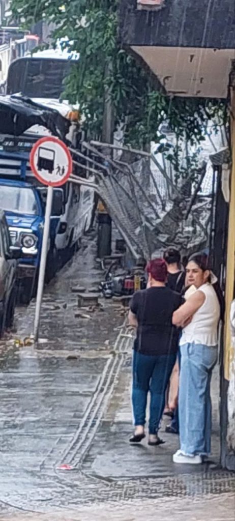 Muro caído en la Biblioteca Pública Piloto