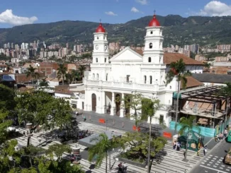 Retiró 40 millones de pesos en el parque de Envigado y le robaron