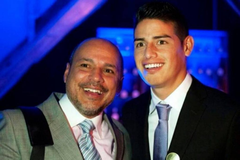 Juan Carlos Restrepo y James Rodríguez. / FOTO: COLPRENSA - NUEVO DÍA.