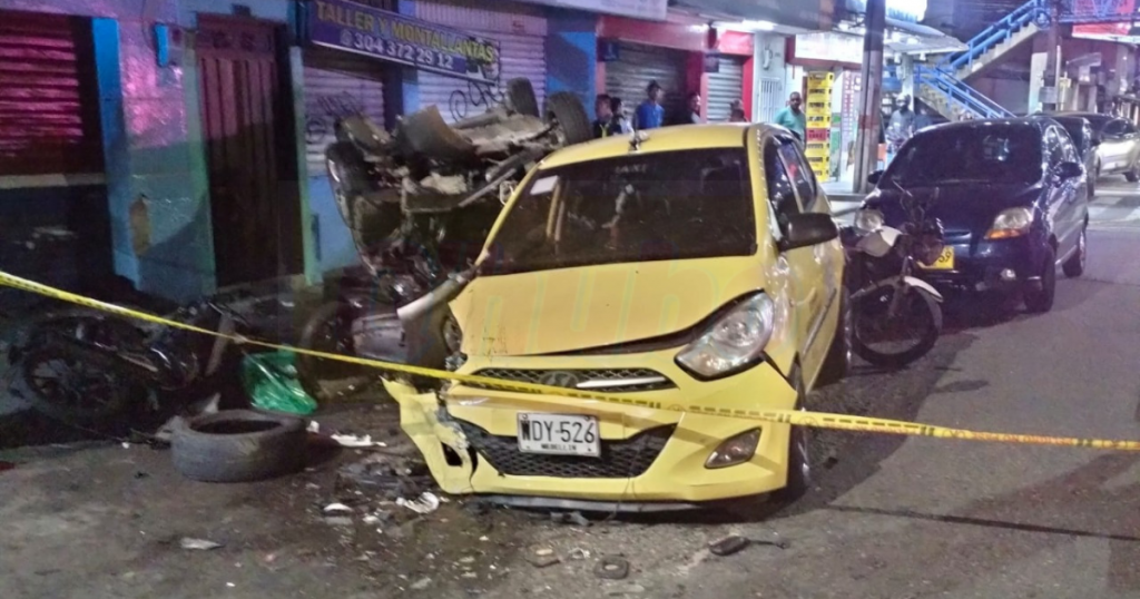 Así quedaron los carros involucrados en el accidente del Barrio Obrero en Bello. / FOTO: CORTESÍA