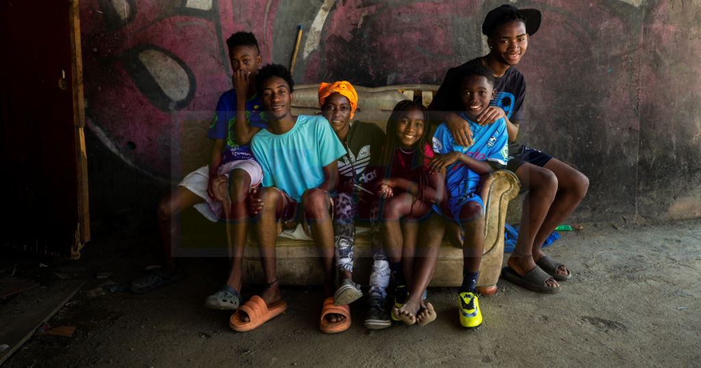 Sebastián Murillo con su familia. / FOTO: CAMILO SUÁREZ. 