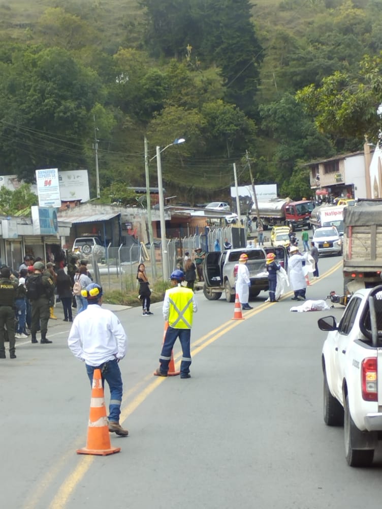 En otro de los accidentes de tránsito perdió la vía un motociclista.