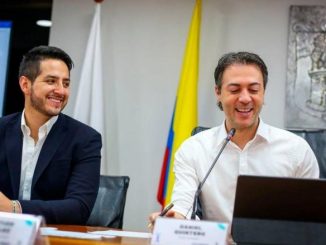 Secretario Privado y alcalde.
