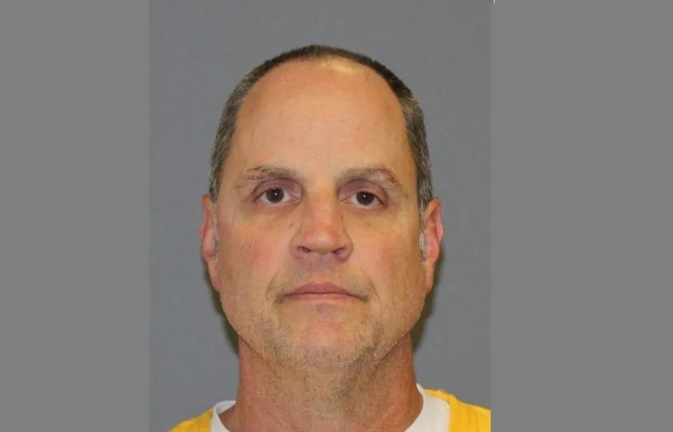 Christopher Peter Lambros es el hombre acusado de los casos de abuso en Colorado, Estados Unidos. / FOTO: TOMADA DE TWITTER. 