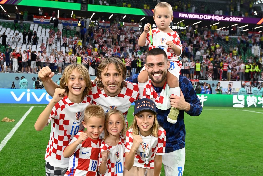Los croatas fueron los primeros en clasificar a la semifinal y lo celebraron en la cancha. /FOTO: TOMADA DE TWITTER @HNS_CFF. 