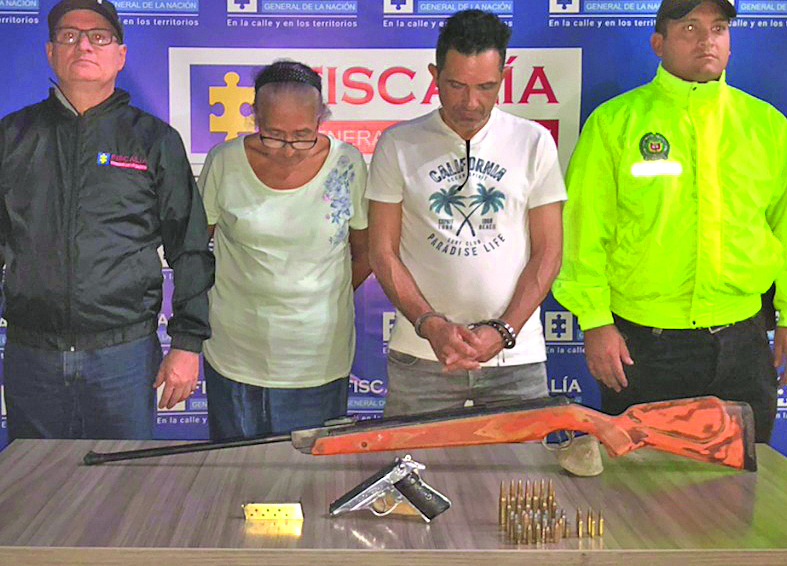 Madre e hijo capturados por homicidio en Envigado. / FOTO: CORTESÍA.