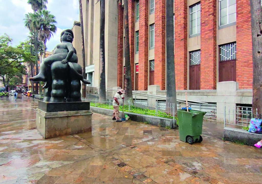 Empresas Varias también hizo la limpieza de los espacios de la Plaza. / FOTO: CORTESÍA. 