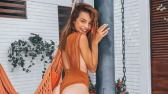 Majo Vargas modeló con delgadito trikini que exhibio su retaguardia